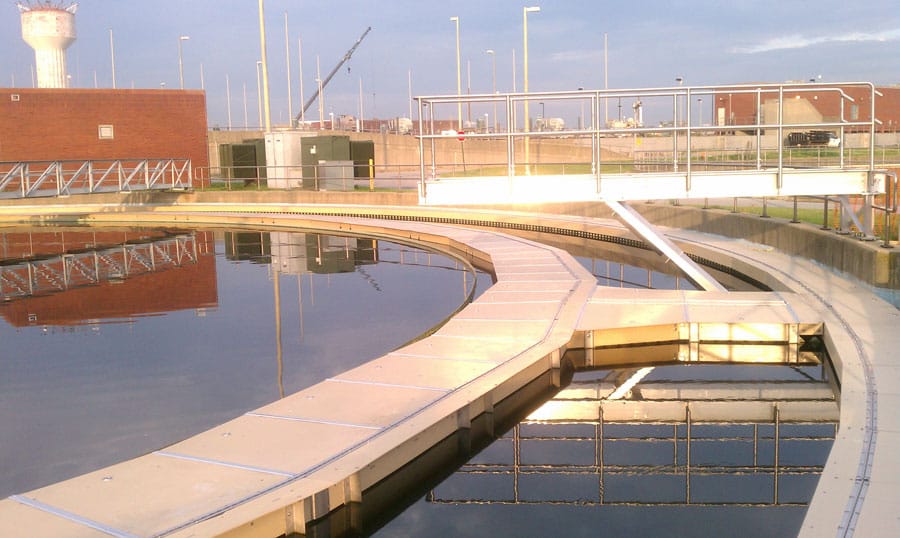 Conveyor belt covers Texas wastewater treatment facility