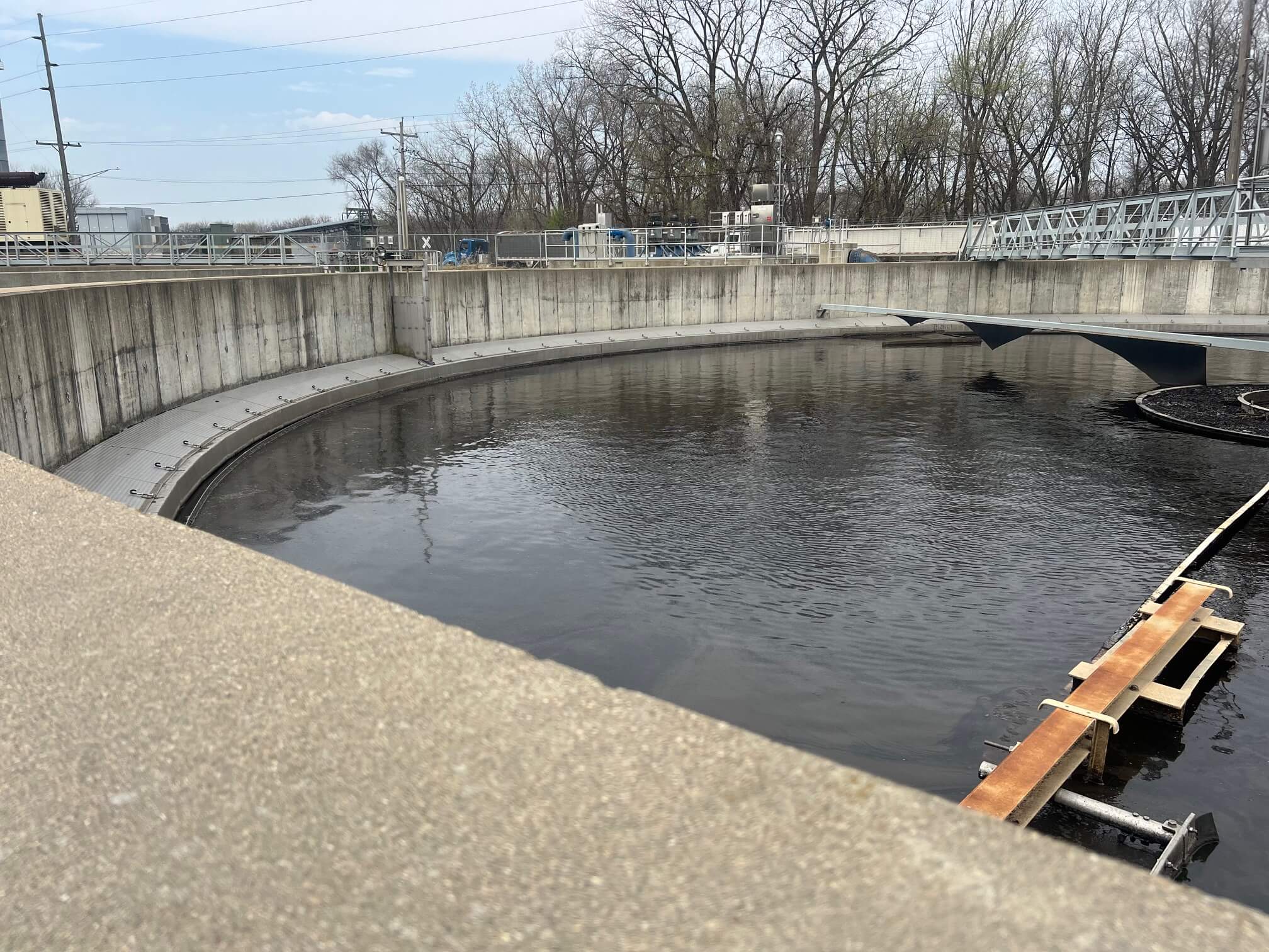 RPS Engineering aluminum flat panel covers installed on a municipal wastewater clarifier