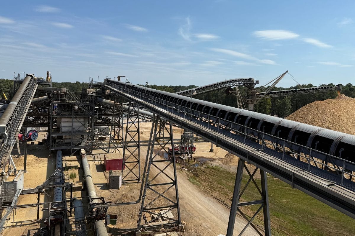 Long inclined conveyor fitted with RPS corrugated covers at an outdoor bulk material site